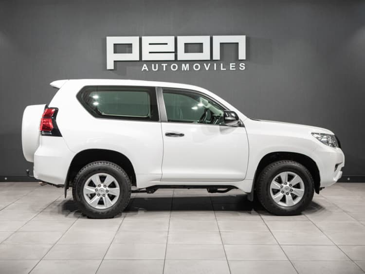 Miniatura 2 de 5 del coche: Toyota Land Cruiser 2.8 D4D VX 3p
