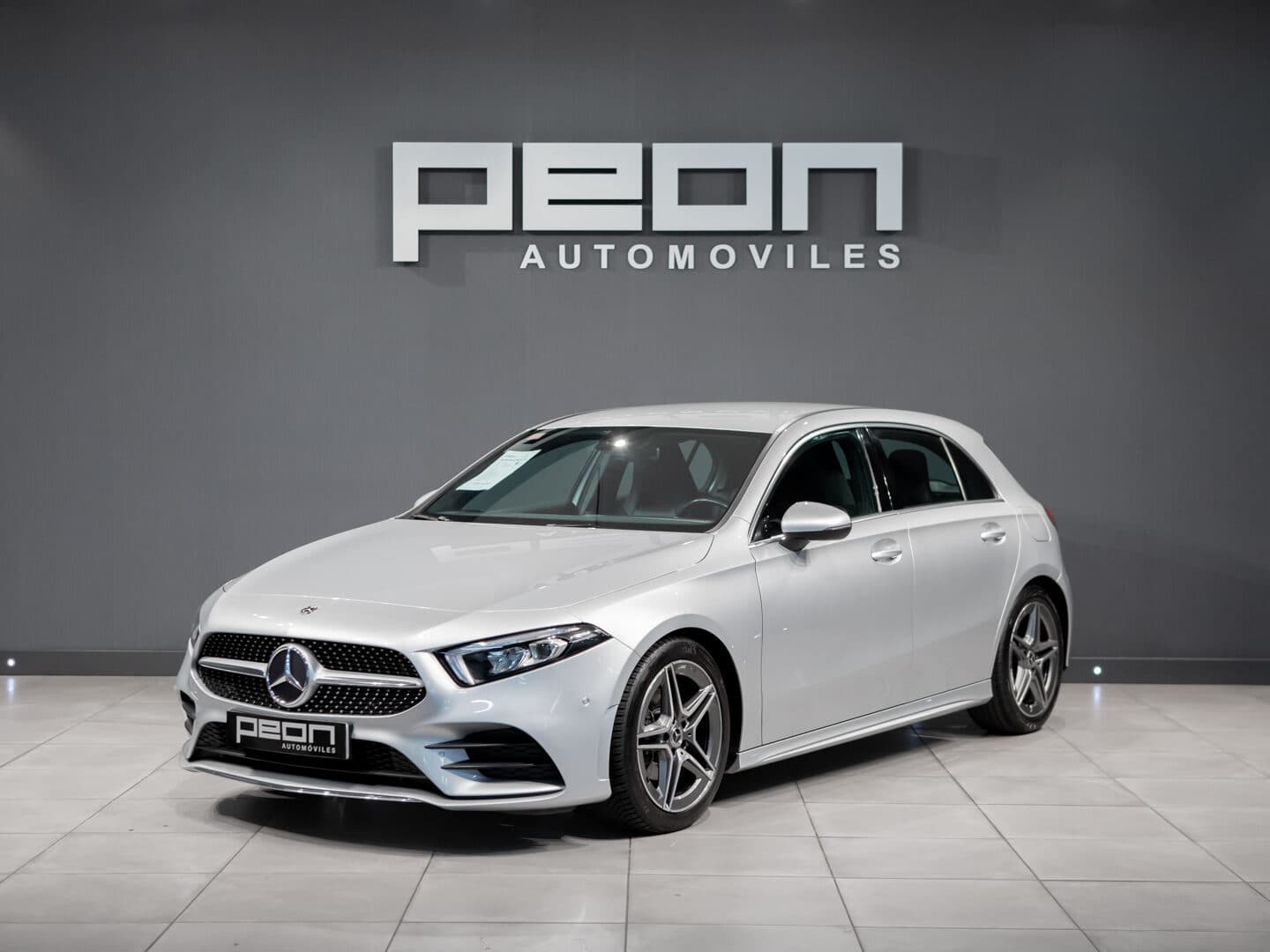 Mercedes-Benz A 180d 7G AMG — foto principal