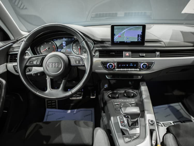 Miniatura 4 de 5 del coche: Audi A4 35 TDI S-Line S-Tronic