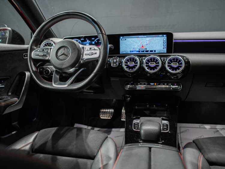 Miniatura 4 de 5 del coche: Mercedes-Benz A 200d 8G AMG
