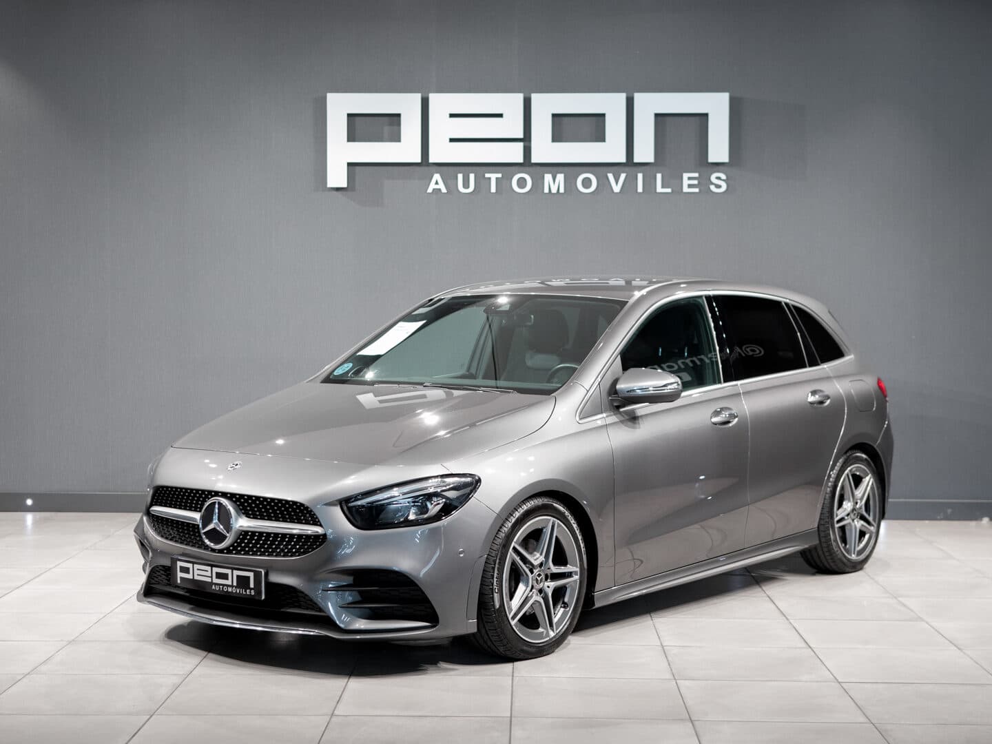 Mercedes-Benz B 200d 8G AMG — foto principal