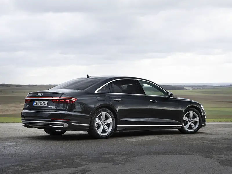 Audi A8 L 60 TFSIe vista trasera