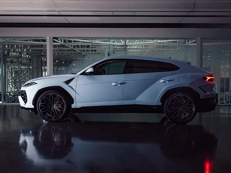 Lamborghini Urus SE vista lateral blanco
